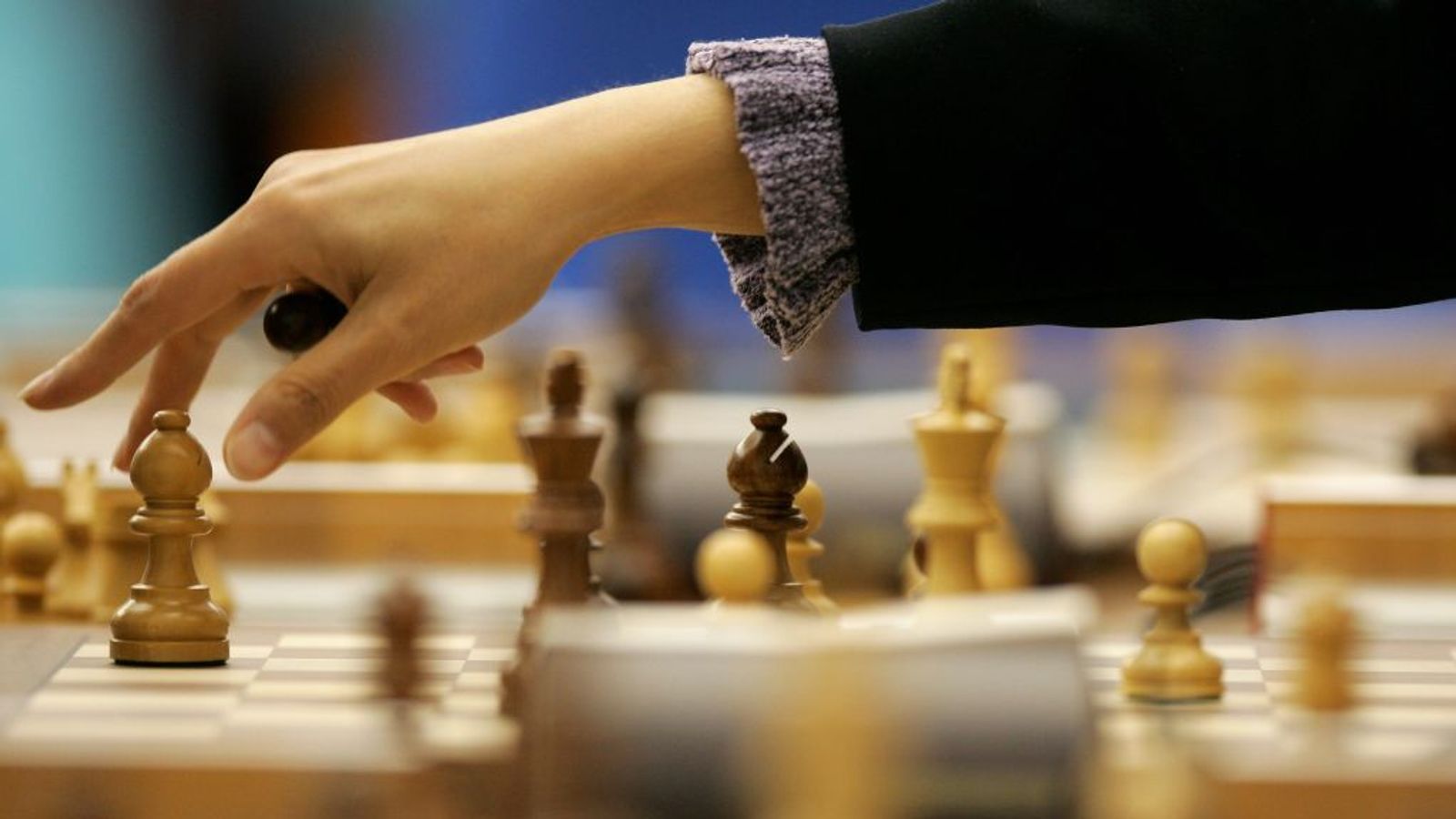 قطع شدن اینترنت در مسابقات جهانی شطرنج جنجال آفرید ؛ اتفاقی بی‌سابقه در تاریخ FIDE