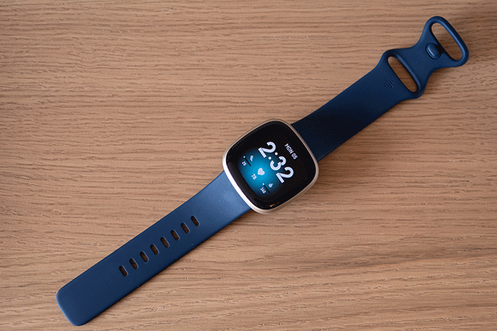 فیت بیت ورسا 3 (Fitbit Versa 3) - بهترین ساعت های هوشمند 2021