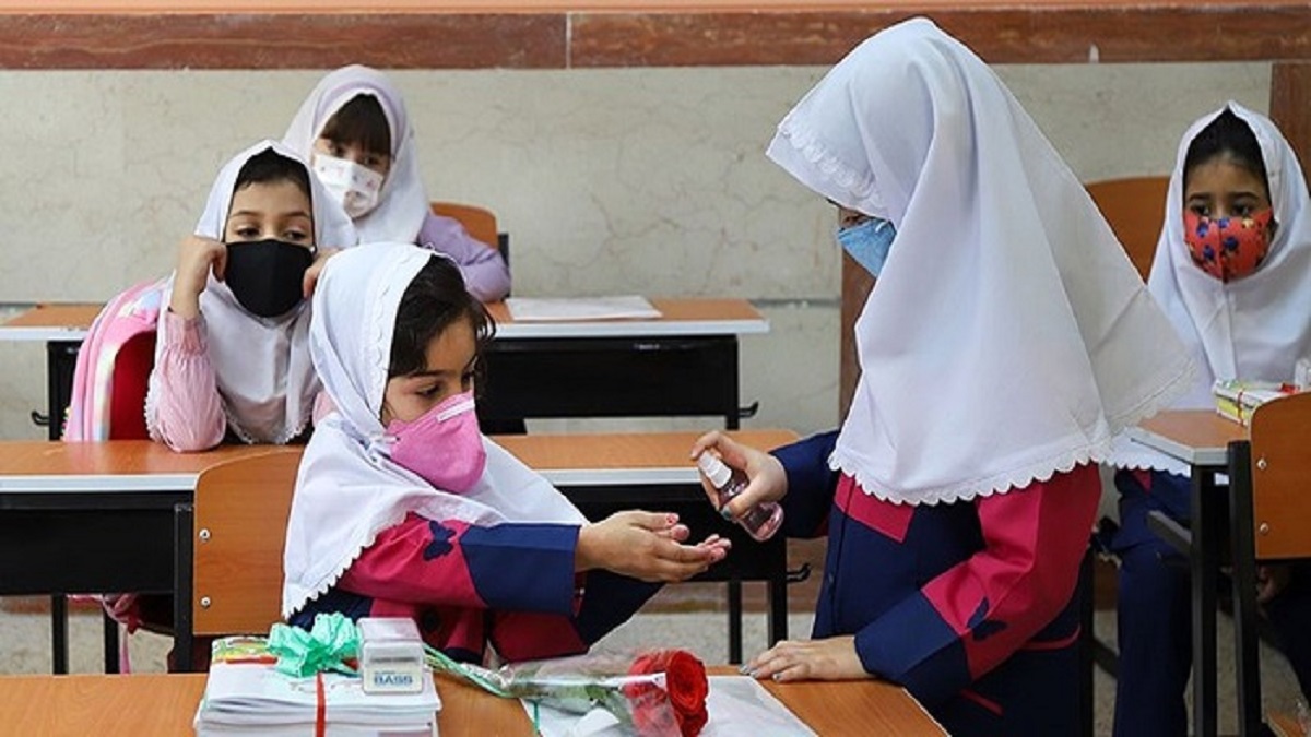 عضو کمیسیون بهداشت مجلس: بازگشایی مدارس در مهر 1400 قابل قبول نیست