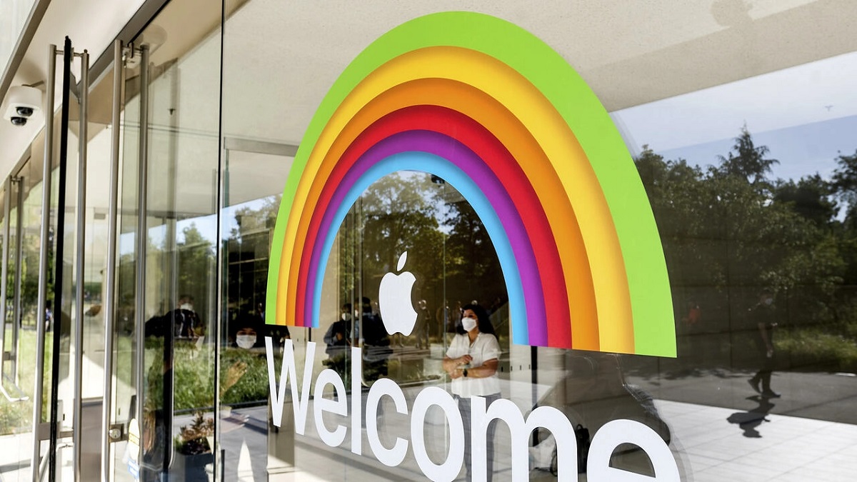 ریمیکس آهنگ سیب سیمین غانم در شروع کنفرانس توسعه دهندگان 2022 اپل پخش شد