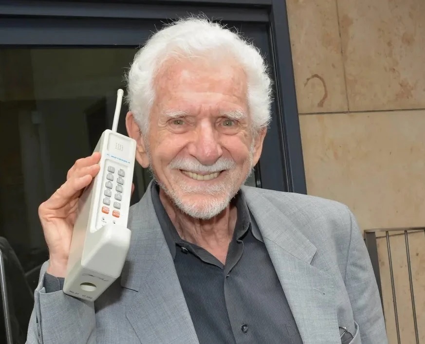 The inventor of the mobile phone talks about life without a mobile phone
