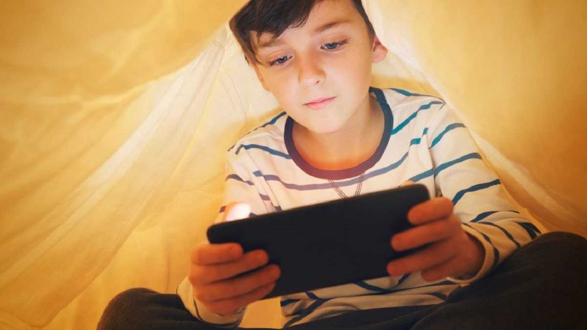 چگونه کودکمان را از گوشی هوشمند دور کنیم؟ 