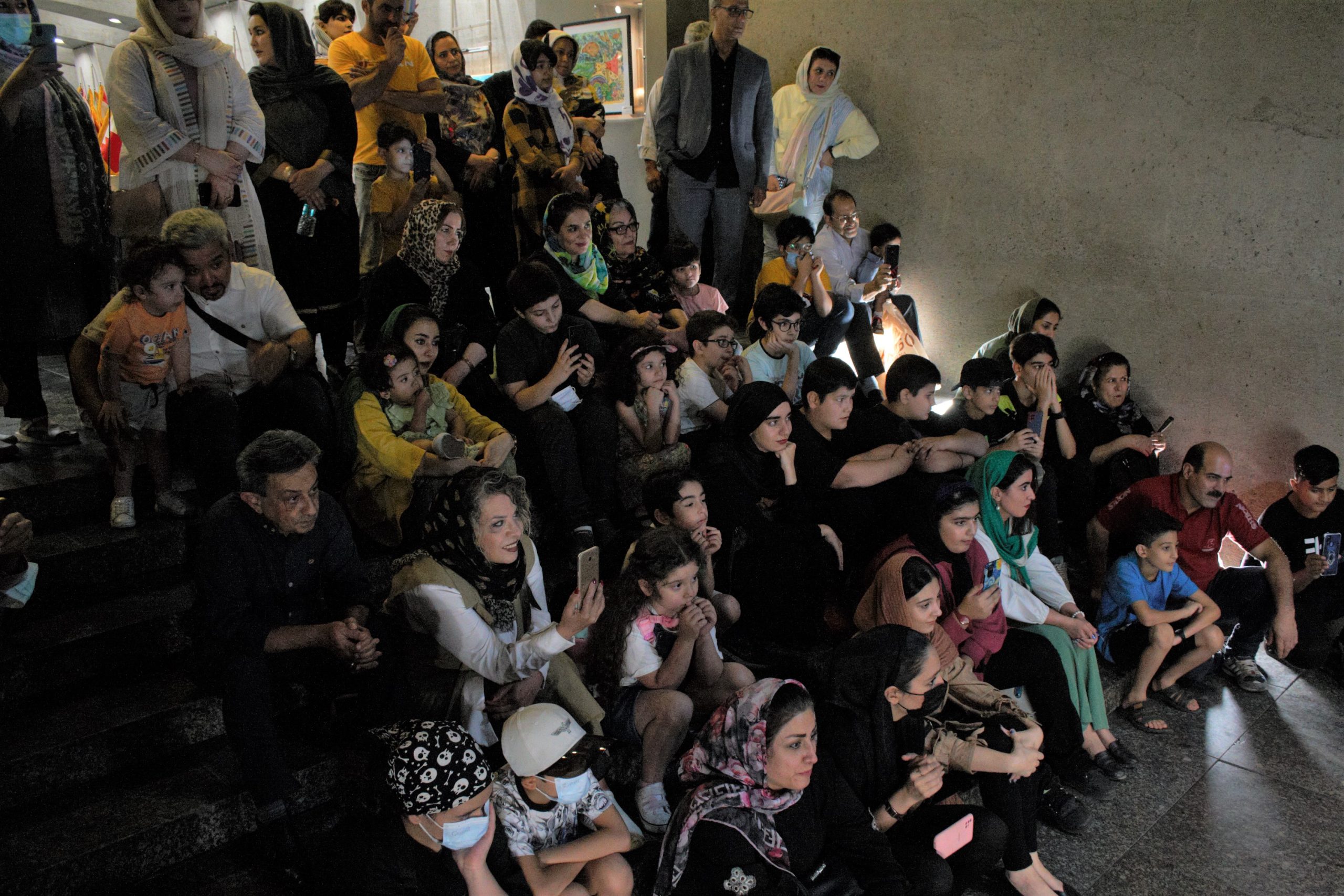 اثر درناز خادم حسینی: از کودکی تا زنانگی