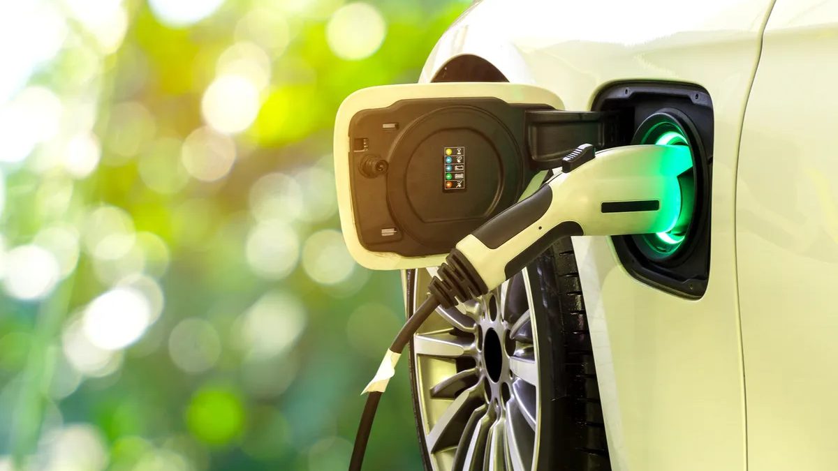 خودروهای برقی تا سال 2030 نیمی از بازار خودرو را تصاحب می‌کنند