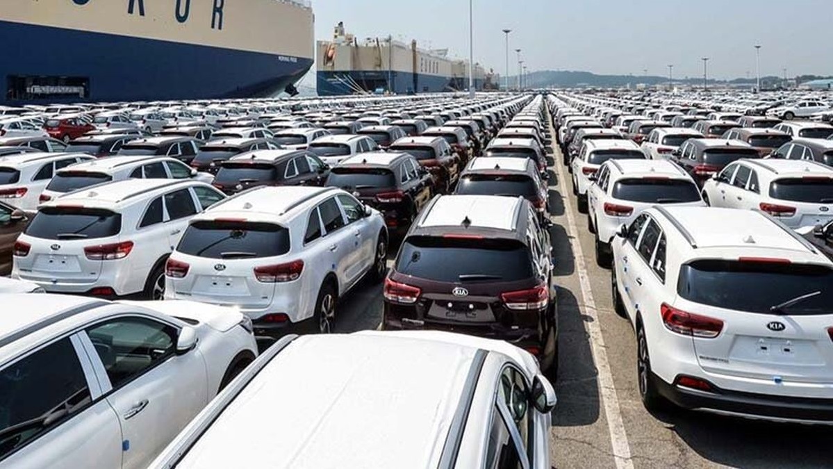 تعیین تعرفه شناور واردات خودرو ؛ حفظ حاشیه سود واردکنندگان!