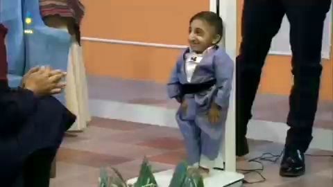 ثبت رکورد کوتاه‌ترین مرد دنیا به نام یک ایرانی [+ویدیو]