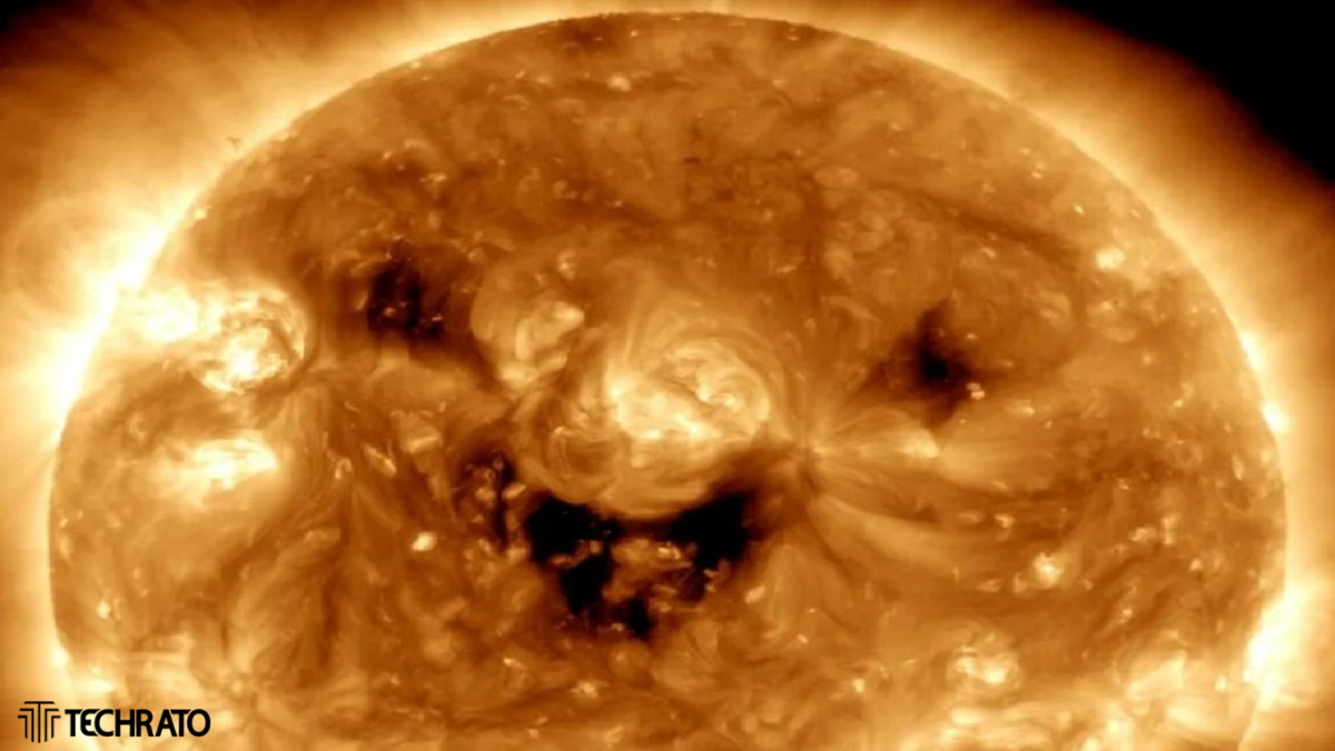 ثبت لبخند خورشید توسط ناسا [+تصویر]
