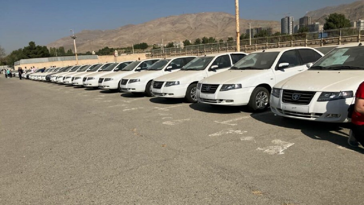 مزایده خودروهای معیوب ایران خودرو آغاز شد