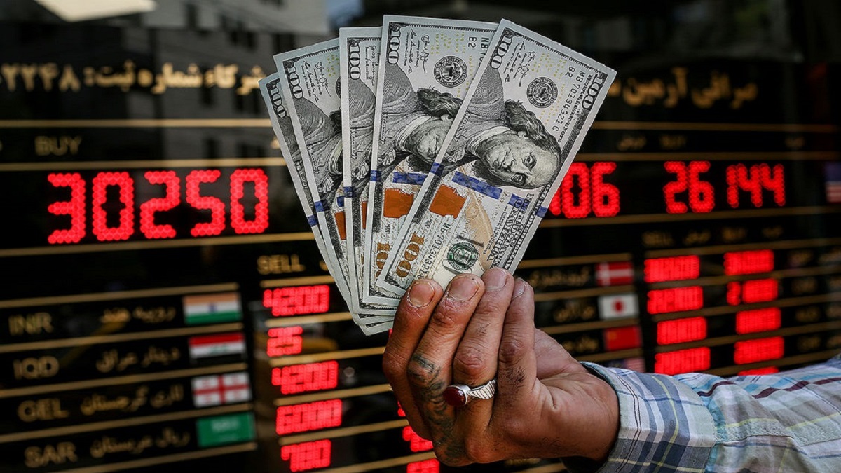 10 سال حبس به خاطر خرید دلار ؛ پیشنهاد عجیب کیهان برای کنترل بازار ارز!
