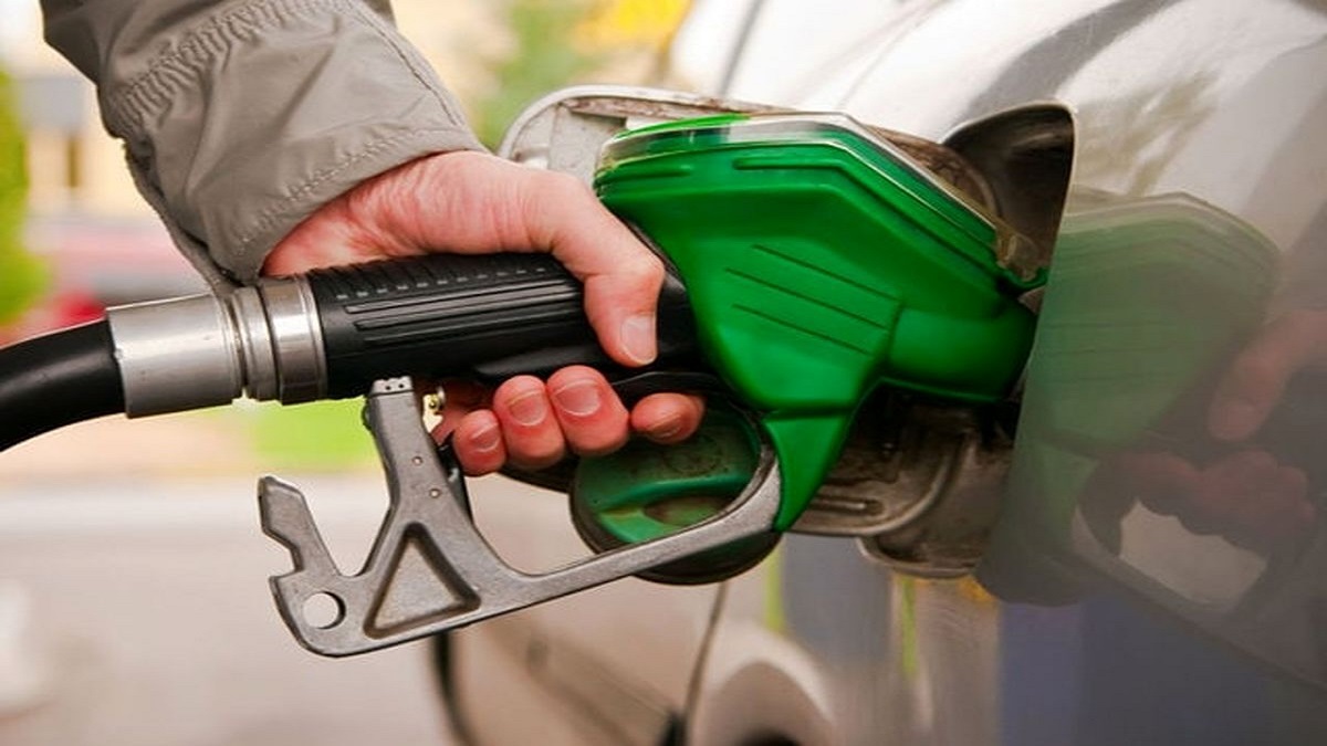 نماینده مجلس: مردم خودشان خواستار افزایش قیمت بنزین می‌شوند!