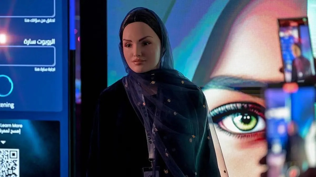 نخستین ربات سخنگوی عربستان با نام سارا معرفی شد [+ویدیو]
