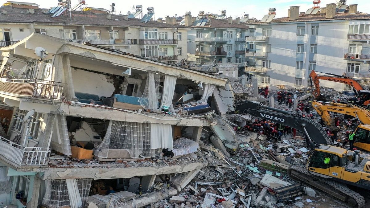 توییت کمک‌خواهی از زیر آوار زلزله ترکیه ؛ اندر مزایای اینترنت آزاد!
