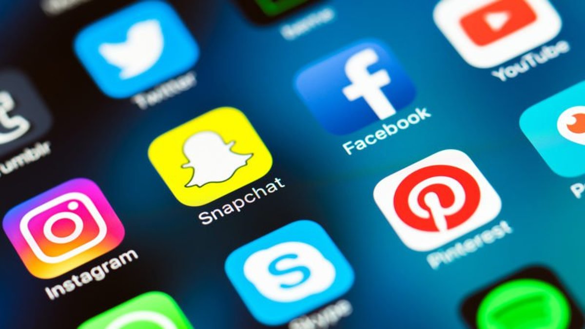 جرم انگاری ابراز عقیده در فضای مجازی ؛ چرا اظهار نظر افراد مشهور در شبکه‌های اجتماعی خطرناک قلمداد می‌شود؟