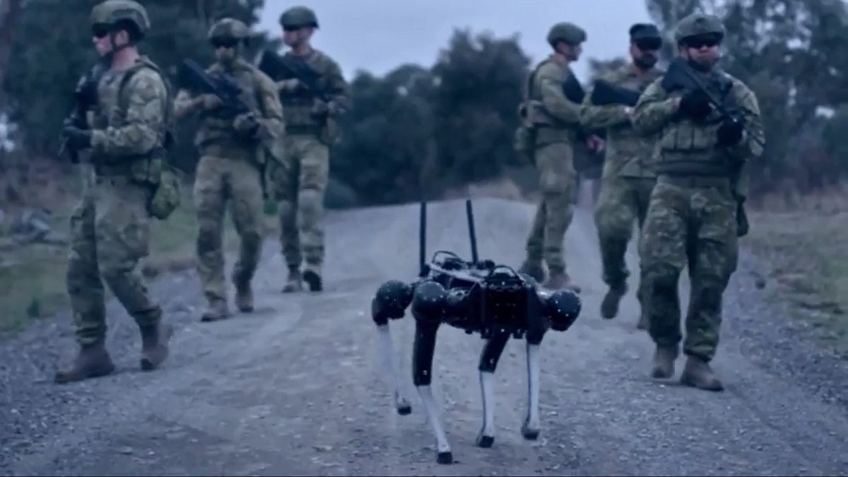 کنترل ذهنی سگ‌های رباتیک توسط سربازان ارتش استرالیا [+ویدیو]