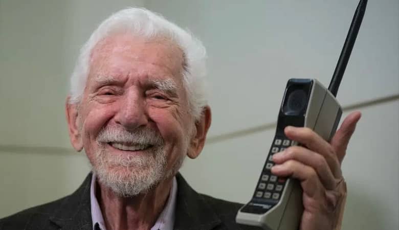 50 سال پیش اولین تماس تلفنی با موبایل برقرار شد