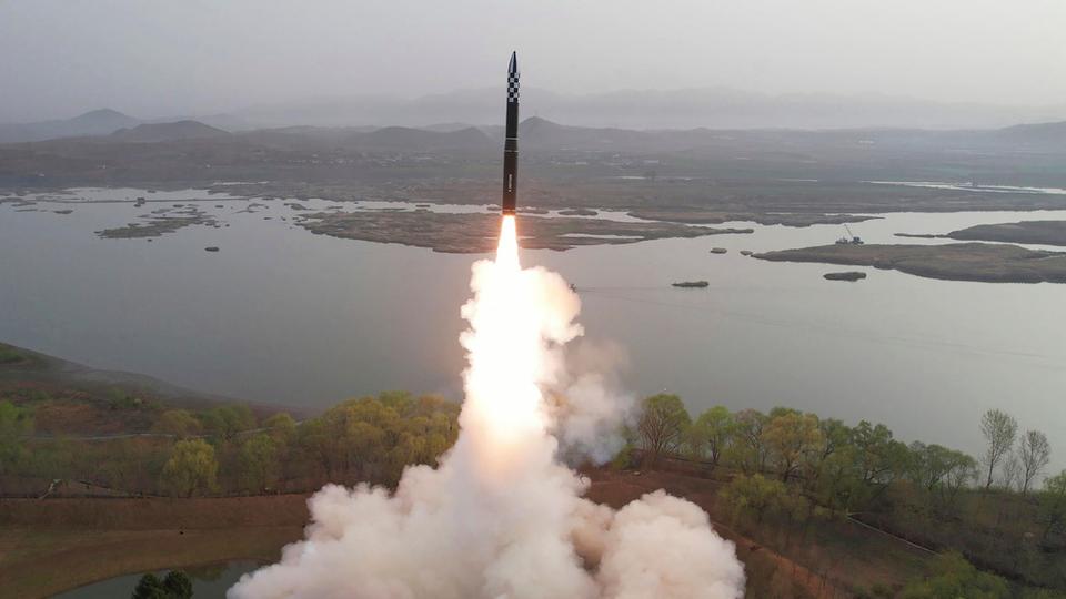 جدیدترین موشک قاره‌پیمای کره شمالی معرفی و آزمایش شد