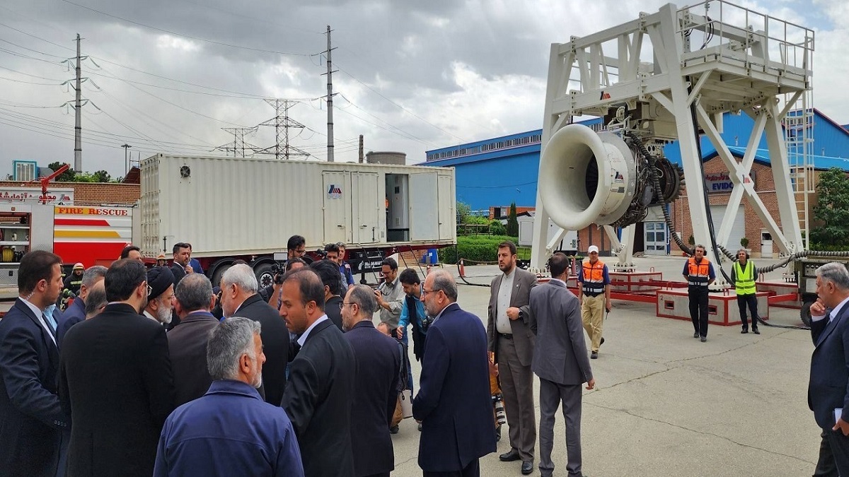 آزمایش موتور کاملا ایرانی هواپیما در حضور رئیس جمهور با موفقیت انجام شد