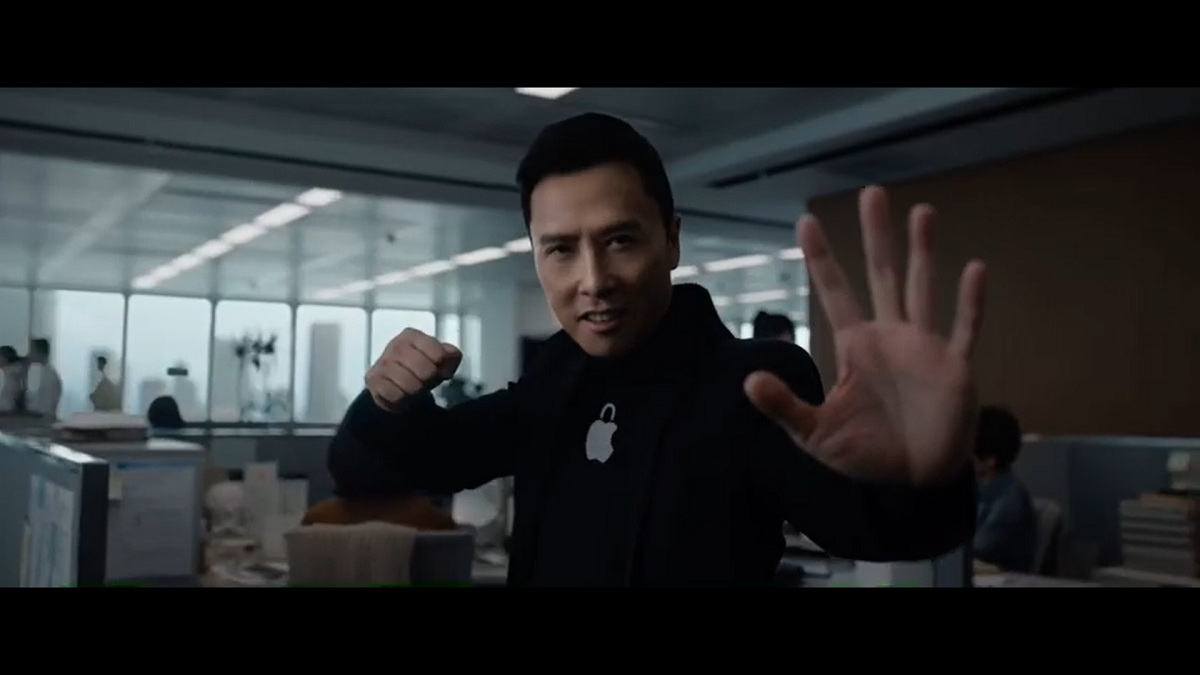 تماشا کنید: تمسخر سیستم نظارت دیجیتالی چین توسط اپل با نقش‌آفرینی بازیگر ایپ‌من!
