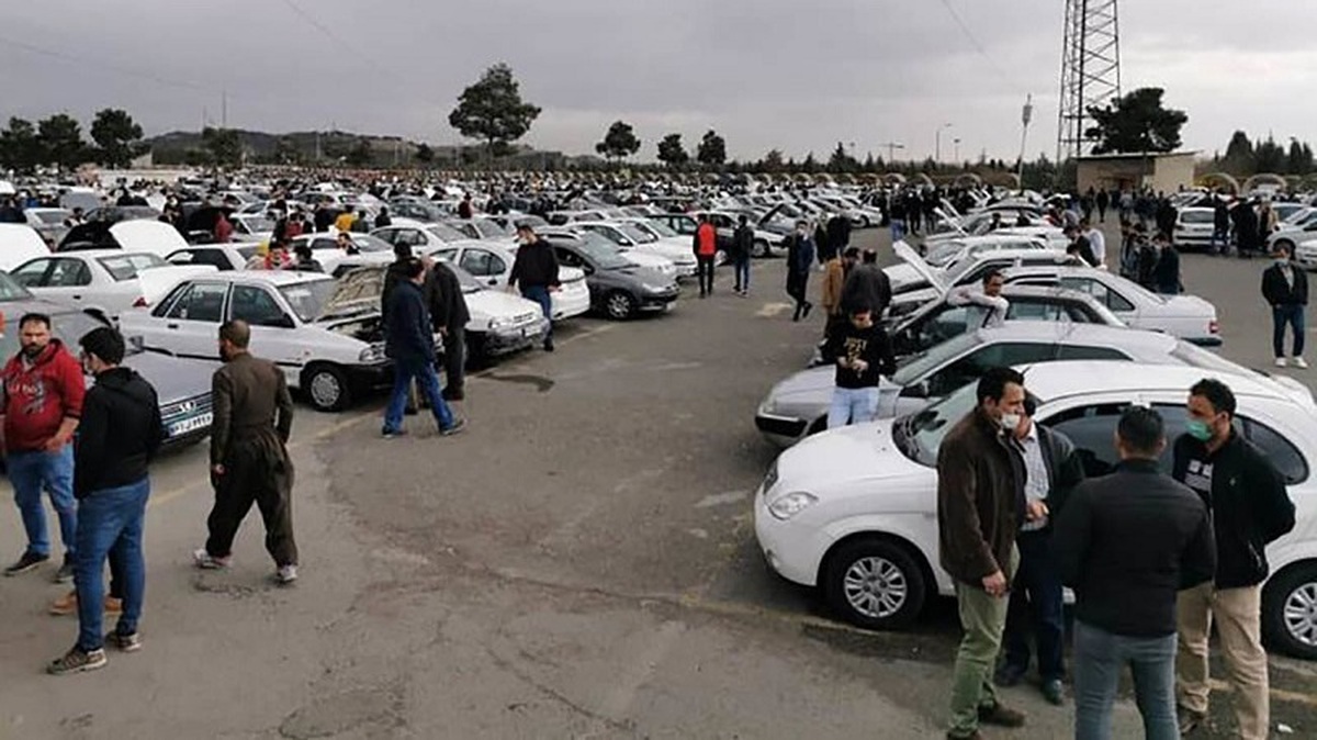 بحران خودرو در ایران در نتیجه تحریم‌های بین‌المللی بوجود آمده است