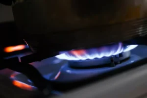 شعله اجاق گاز به‌دلیل وجود بنزن بسیار حطرناک‌تر از دود سیگار است