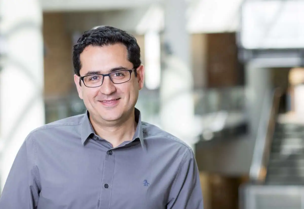 علی فرهادی مدیر بخش یادگیری ماشینی اپل از این شرکت جدا شد