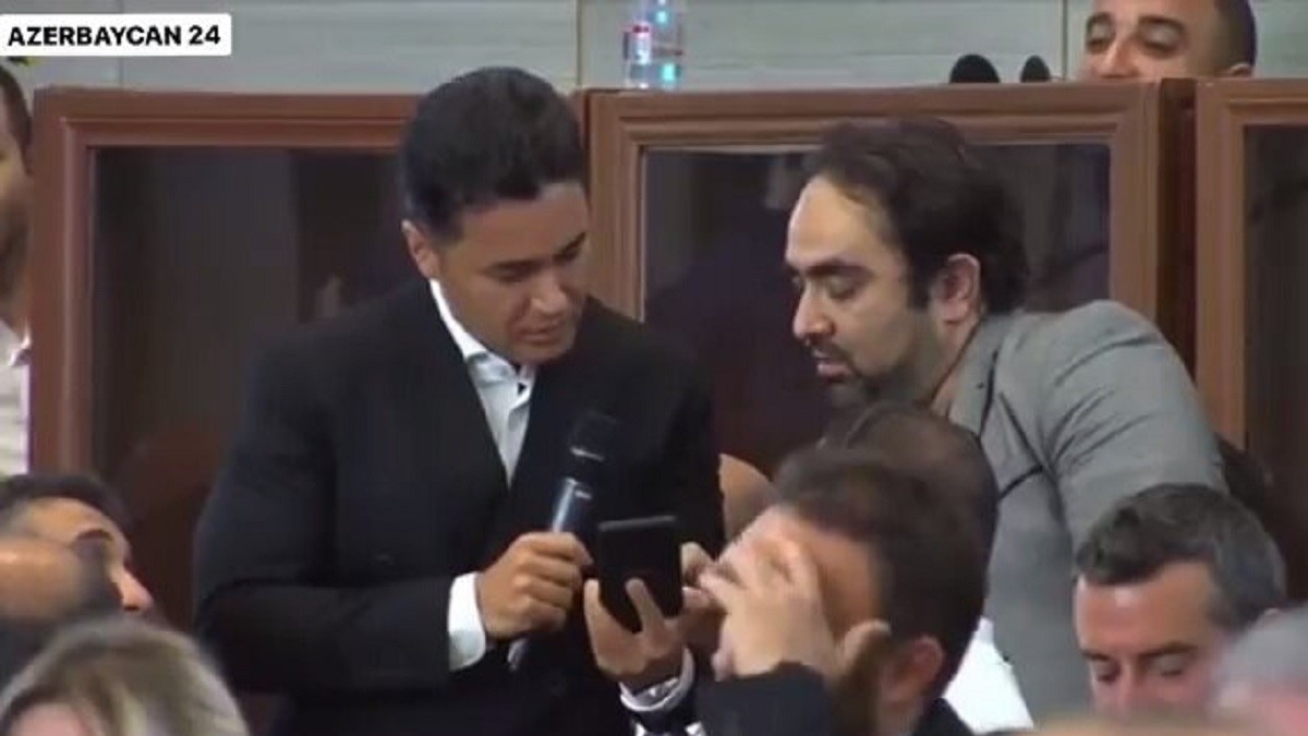 آبروریزی خبرنگار ایرنا در نشست خبری الهام علی‌اف در باکو ؛ وقتی نه ترکی بلدی و نه انگلیسی! [+ویدیو]