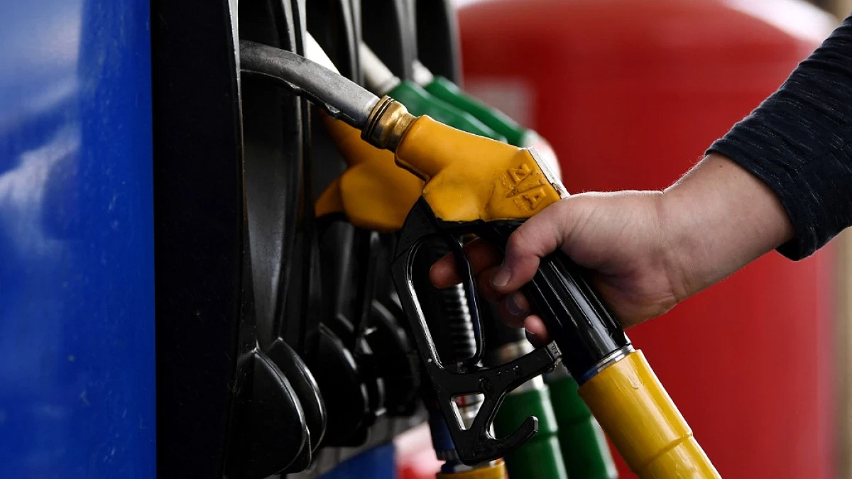 تصمیم دولت برای افزایش قیمت بنزین ؛ افشاگری یک نماینده مجلس