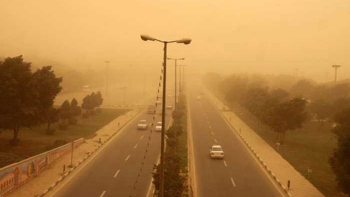 گرد و خاک و هوای آلوده نیمی از کشور را فرا می‌گیرد