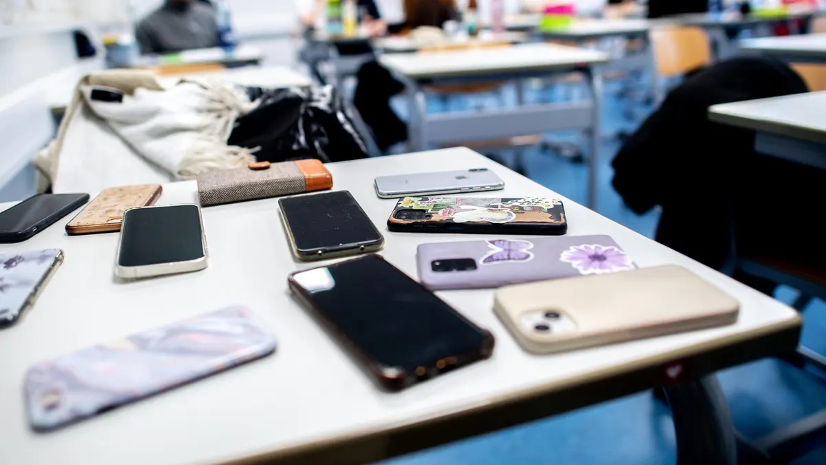 درخواست یونسکو برای ممنوعیت جهانی استفاده از گوشی هوشمند در مدارس