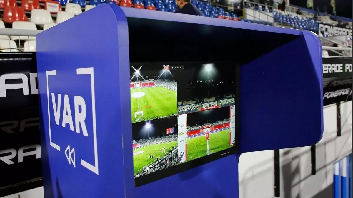 VAR به لیگ بیست و سوم فوتبال ایران هم نرسید