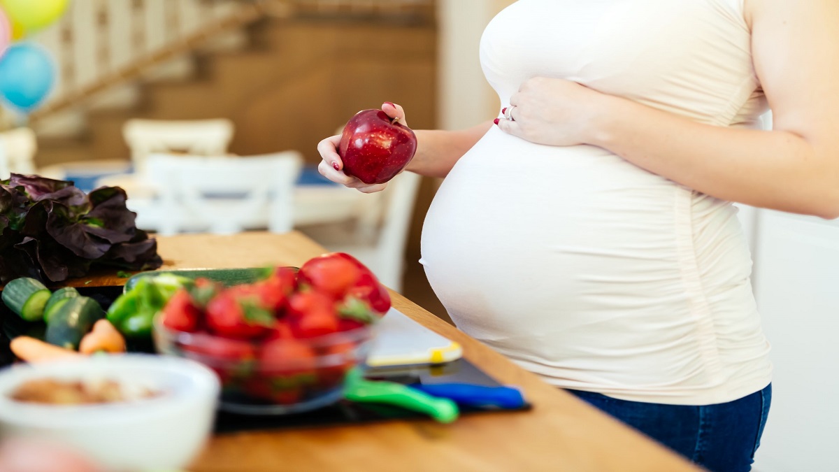 مزایای مصرف غذای سالم توسط مادر به طور موروثی برای چند نسل منتقل می‌شود!