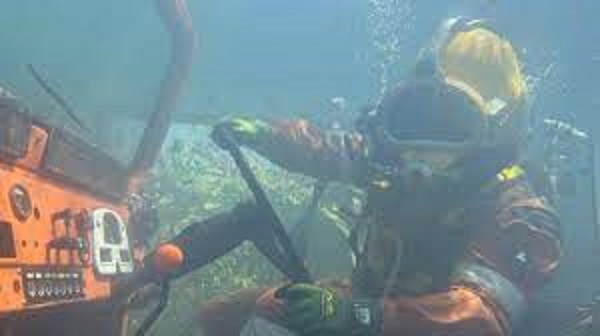 رکورد 12 ساعت رانندگی زیر آب با تویوتا لندکروز توسط تیمی از غواصان استرالیایی ثبت شد