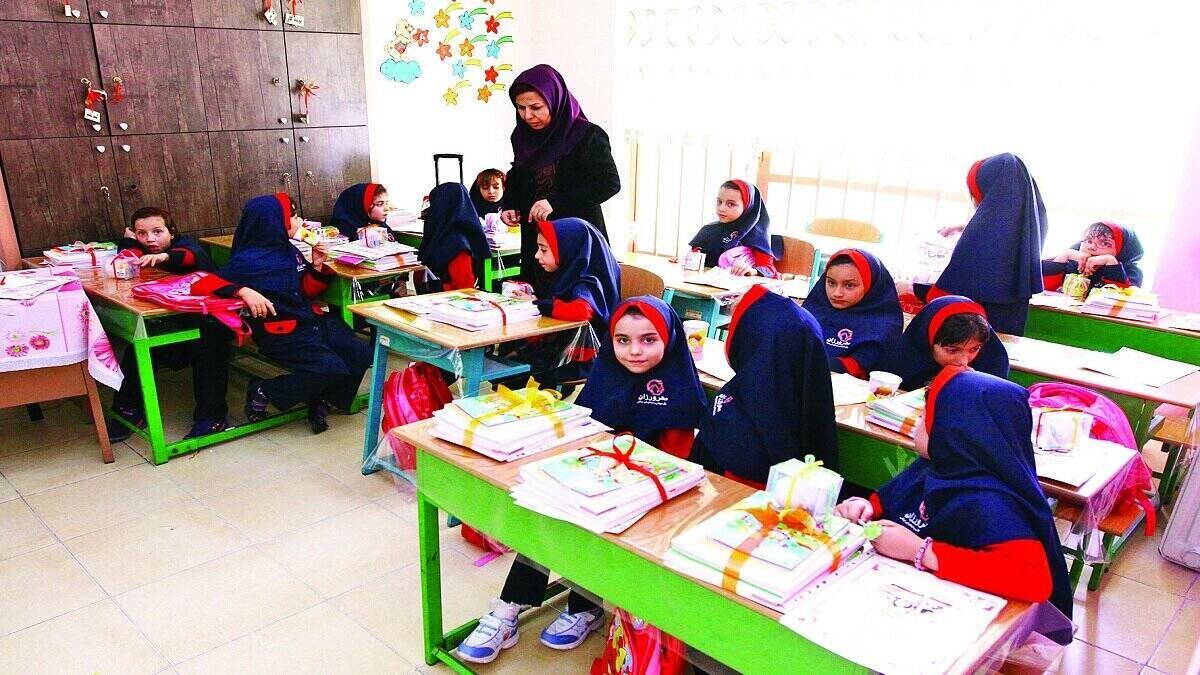 منوی غذا لاکچری یک مدرسه در تهران ؛ شیشلیک و کنتاکی برای آقازاده‌ها!