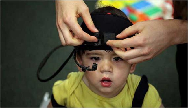 تشخیص زودهنگام اوتیسم در کودکان با ردیابی حرکات چشم توسط دستگاه مبتنی بر تبلت