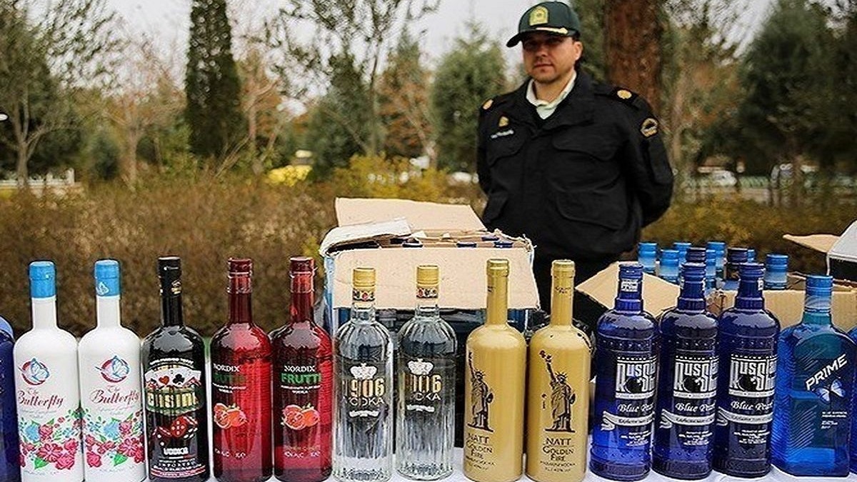 تولید و توزیع مشروبات الکلی در دانشگاه علوم پزشکی ایران ؛ کشف 900 لیتر انواع الکلی‌جات توسط پلیس!