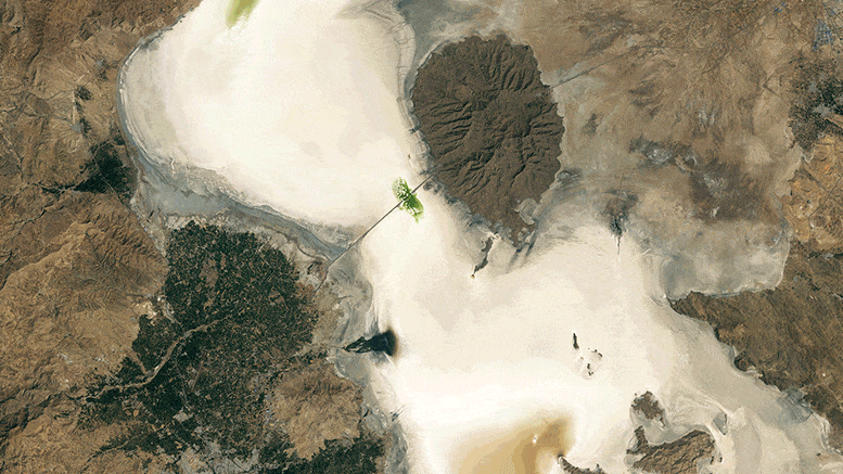 دریاچه ارومیه حالا بزرگترین دشت نمک خاورمیانه شده است