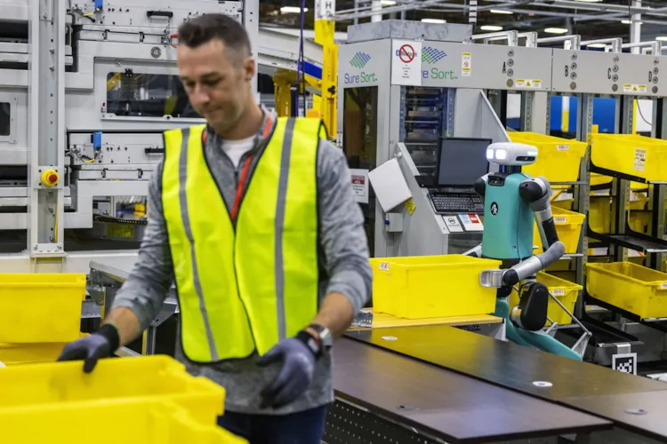 ربات‌های انباردار جدید آمازون کارگران را بیکار می‌کنند!