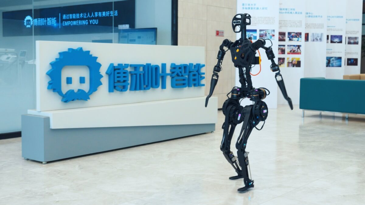 چین از ربات انسان‌ نمای یونیتری ‌H1 مجهز به دید 360 درجه رونمایی کرد
