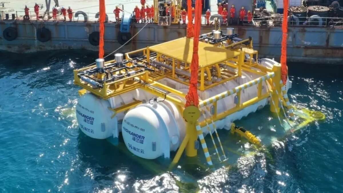 اولین دیتاسنتر زیردریایی چین در عمق 35 متری آب قرار گرفت