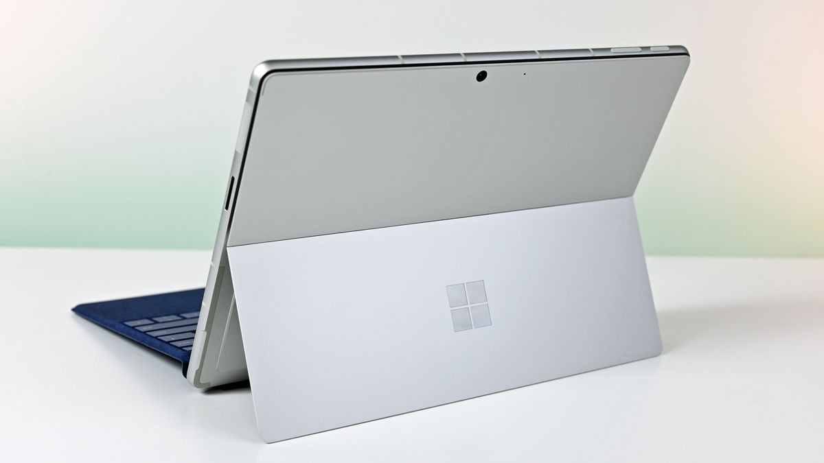 نسل آینده لپ تاپ های Surface مایکروسافت به هوش مصنوعی مجهز می‌شوند