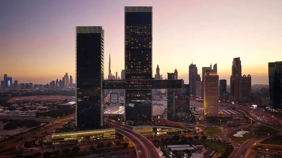 یک آسمانخراش افقی معلق در امارات 2
