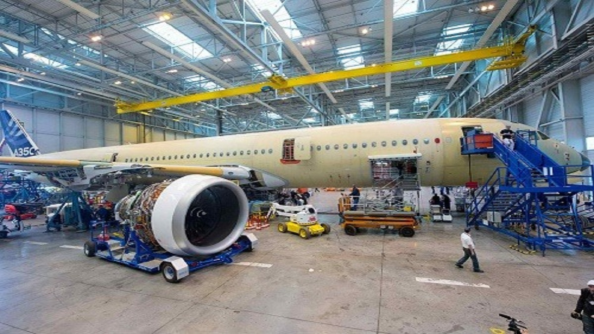 ساخت قطعات هواپیما به کمک شرکت های دانش بنیان