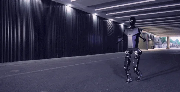 اولین ربات انسان‌نمای چینی می‌تواند با سرعت 6 کیلومتر بر ساعت بدود؛ تماشا کنید