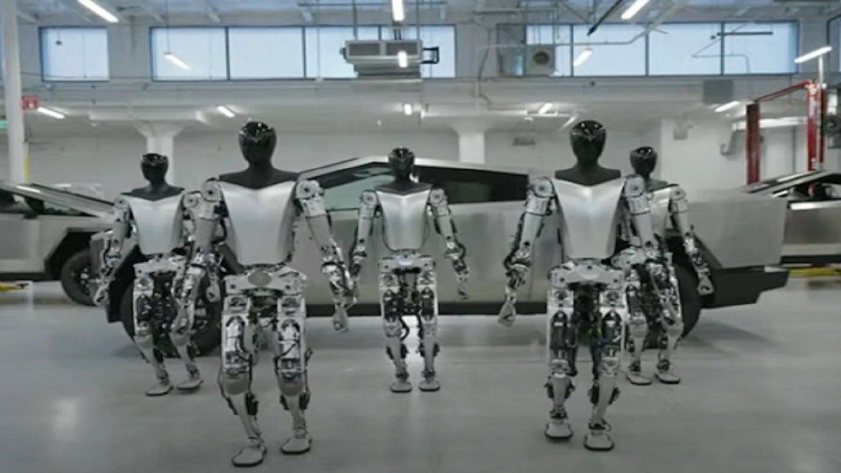 ربات انسان‌نمای تسلا کارهای واقعی‌تری انجام می‌دهد [+ لینک ویدئو]
