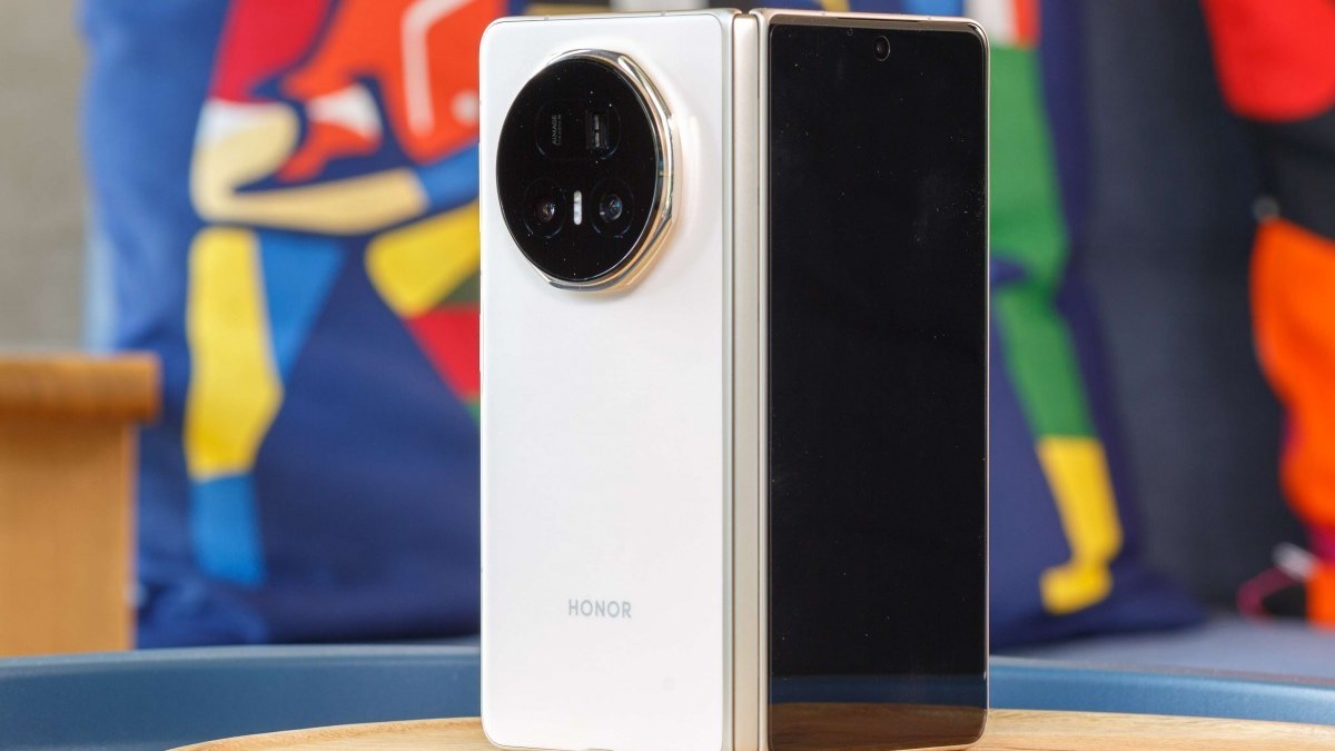 عرضه جهانی گوشی تاشوی آنر مجیک وی 5 آغاز شد