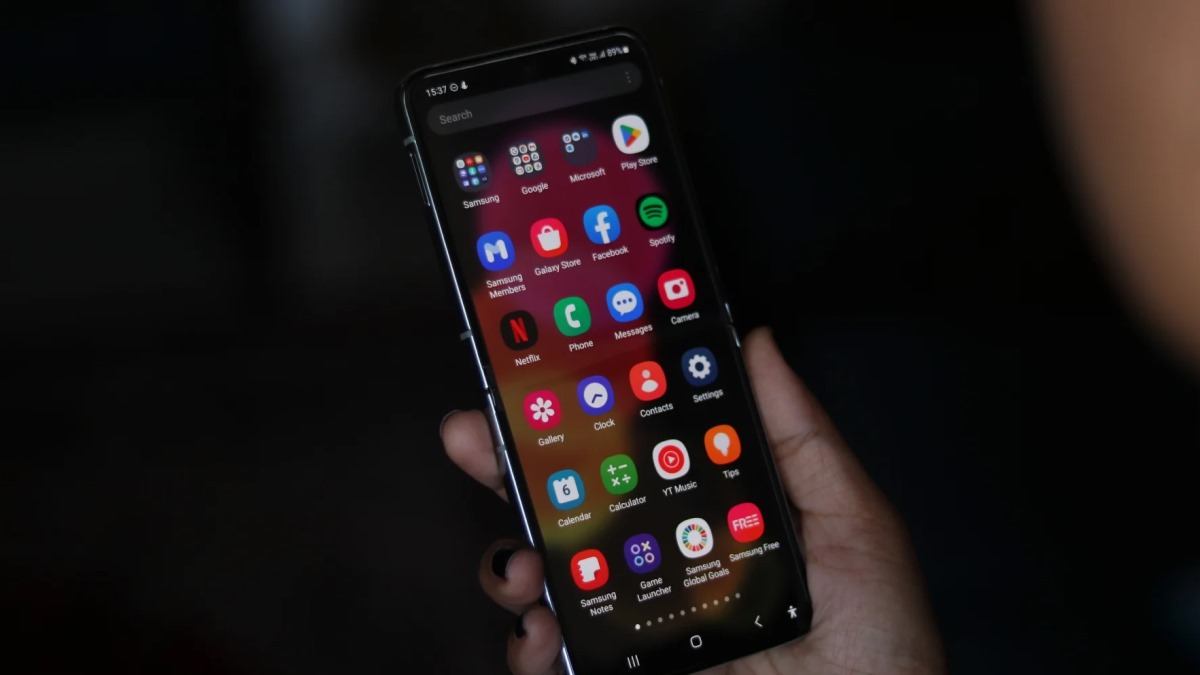 توسعه نسخه بتای وان یو آی 8 برای گلکسی زد فلیپ 5 به خوبی پیش می‌رود