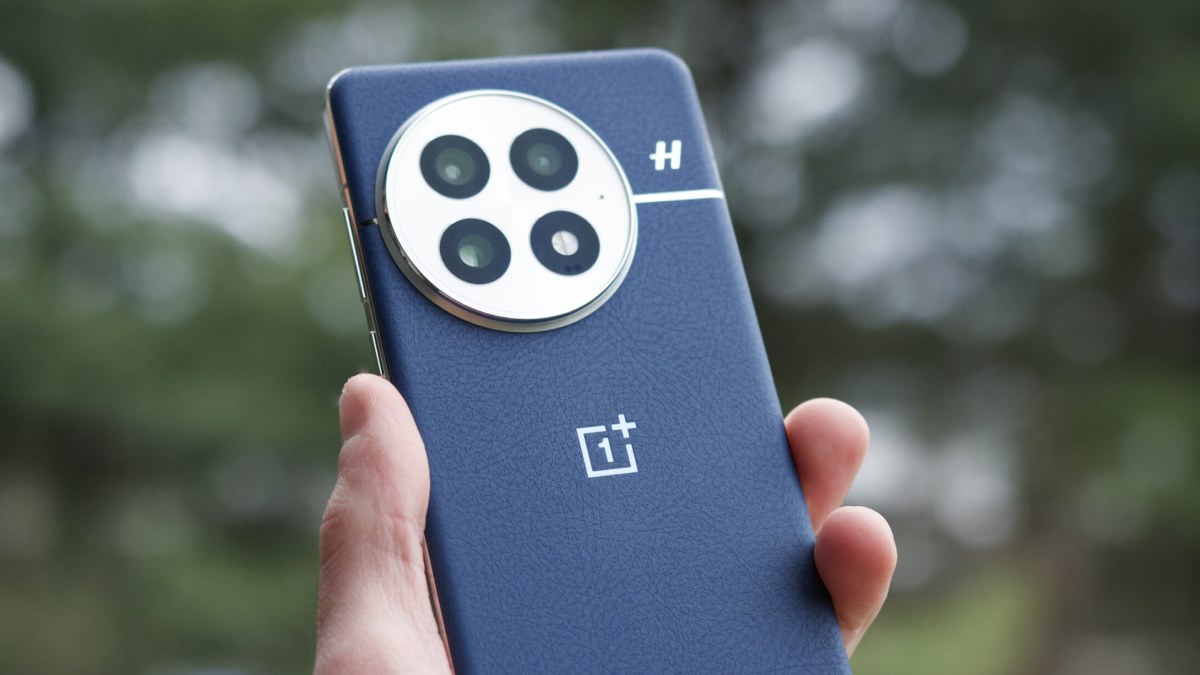 وان پلاس 15 با نمایشگر 165 هرتز و رزولوشن 1.5K عرضه می‌شود