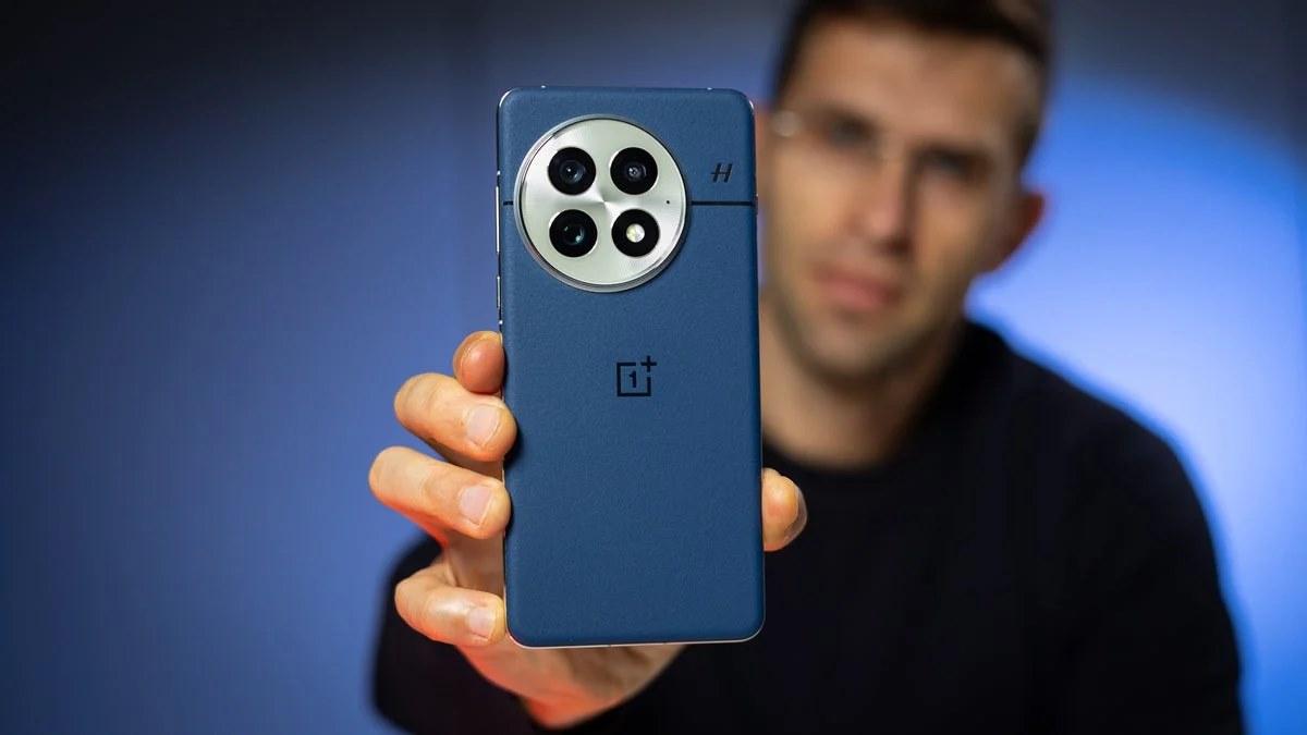 وان پلاس 15 با باتری 7000 میلی‌آمپر ساعت عرضه می‌شود