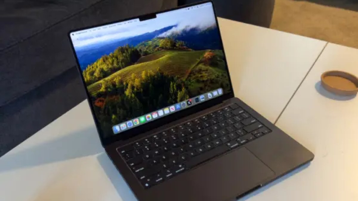 مک بوک پرو اپل بالاخره با نمایشگر اولد معرفی می‌شود