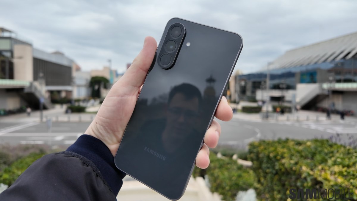 آپدیت پایدار وان یو آی 8 برای گلکسی ای 55 منتشر شد